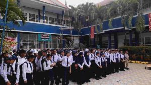 Tausyiah Adab Kepsek SMPN 23 Makassar Hj. Asrah Dihadapan Guru dan Siswa  Makassar